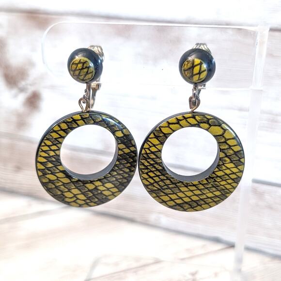 Vintage Clip On Earrings Stunning Scale Pattern Dangle - Picture 1 of 7